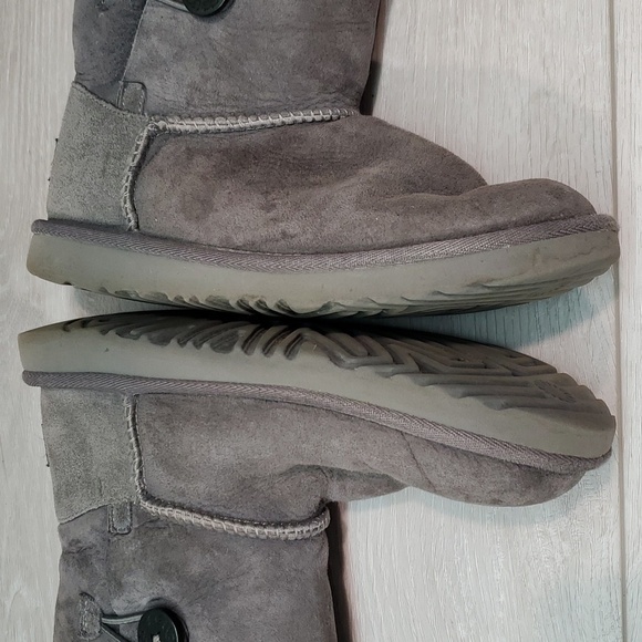 Ugg Australia Kids Girls Bailey Button Leather Sheepskin Boots shoes sz 3 - Picture 10 of 14